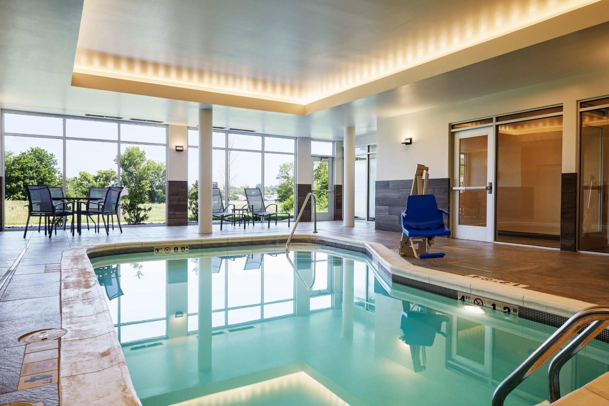 Fairfield Inn & Suites By Marriott Kansas City Belton Экстерьер фото